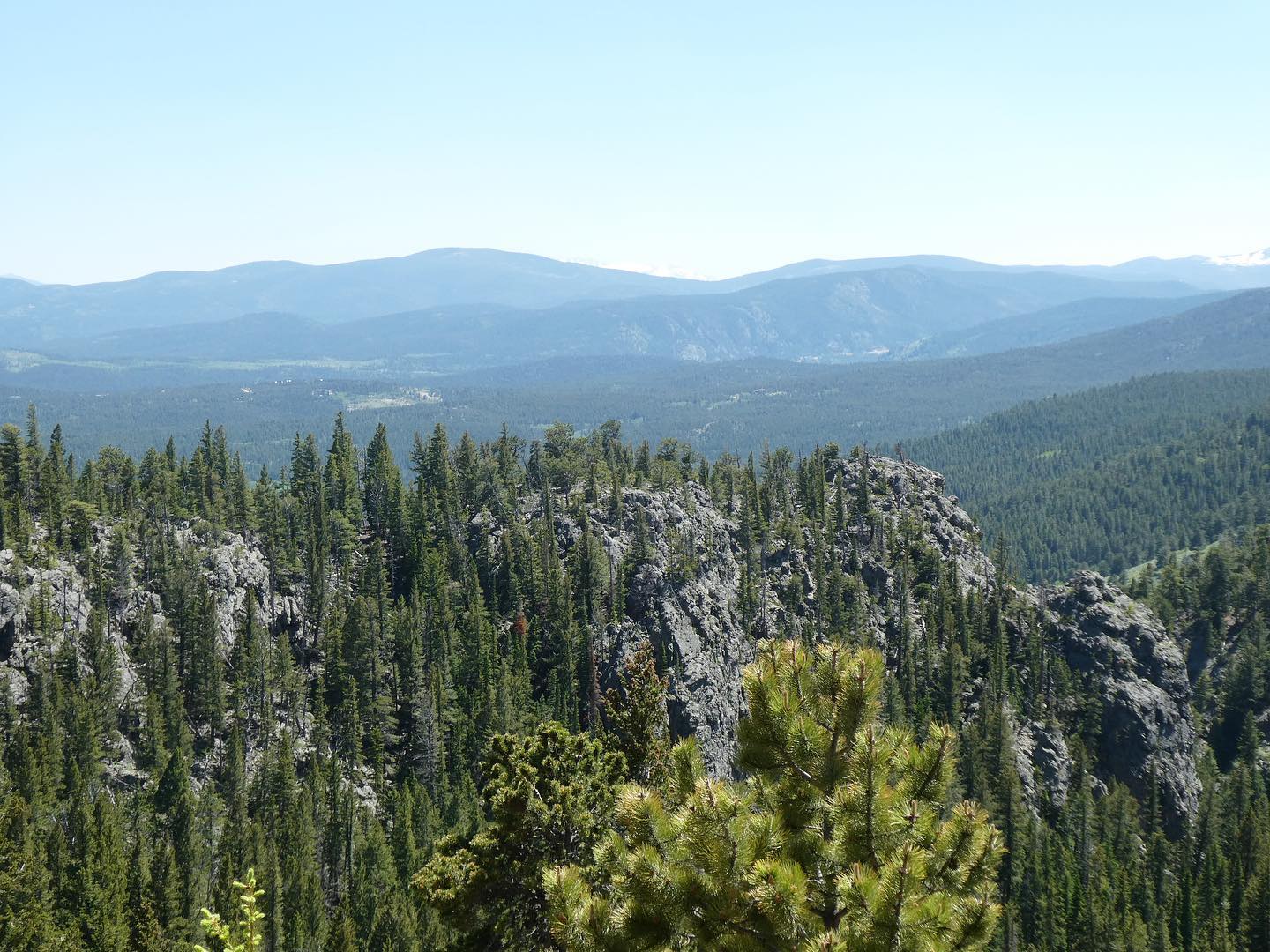 Landscape picture of the colorado mountains. 